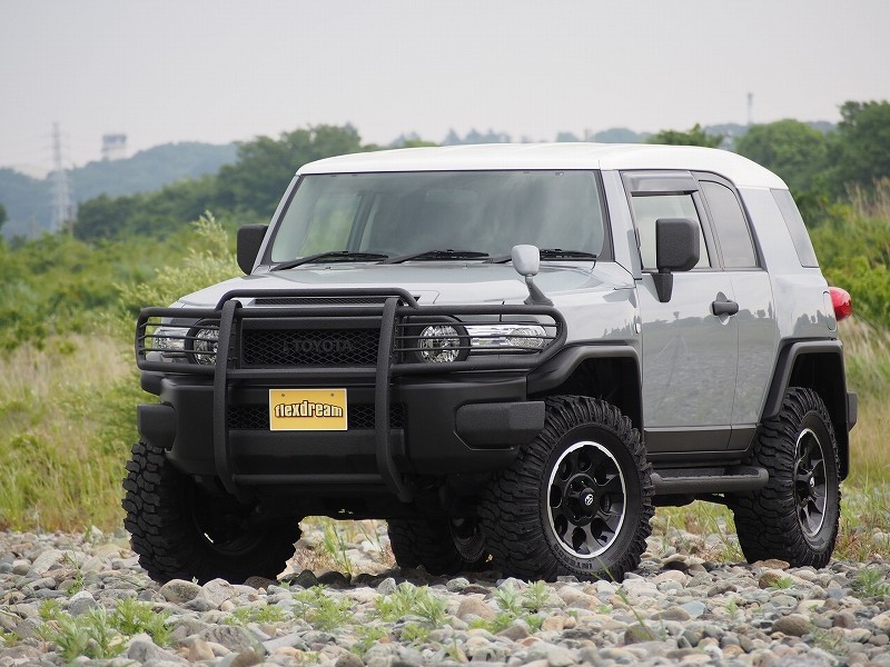 生産終了間近のFJクルーザー、トレイルチームスペシャルEd仕様にブラックLINE-Xカスタム&グリルガード装着！