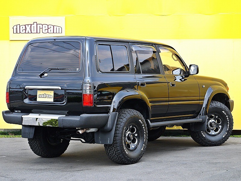 ランクル80 レトロな旧車 丸目換装 四駆らしい Line X塗装 カスタムコンプリート Line X Auto Japan