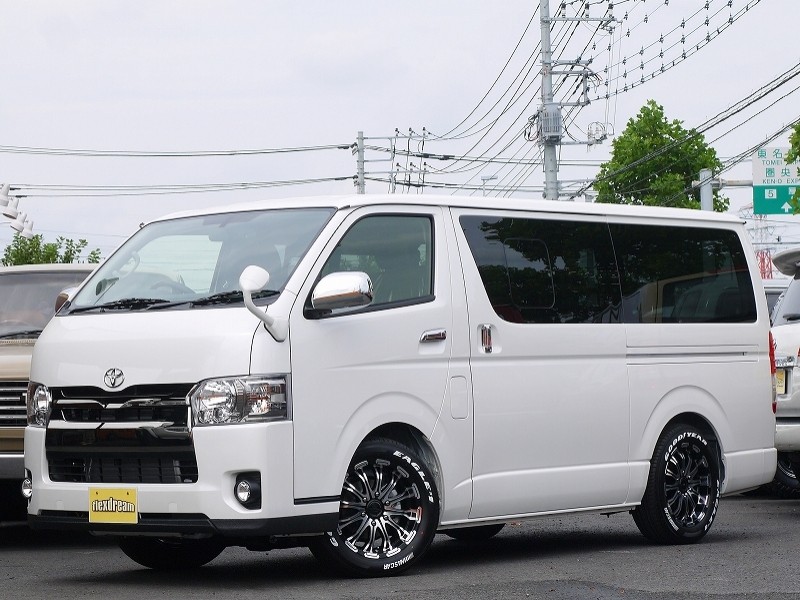 ハイエース200系バン S-GLダークプライム フロントリップ（エアロ）にワンポイントカスタム：LINE-X塗装！