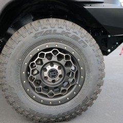 145 USトヨタ ピックアップトラック タコマ（アルミホイール：BLACK RHINO）