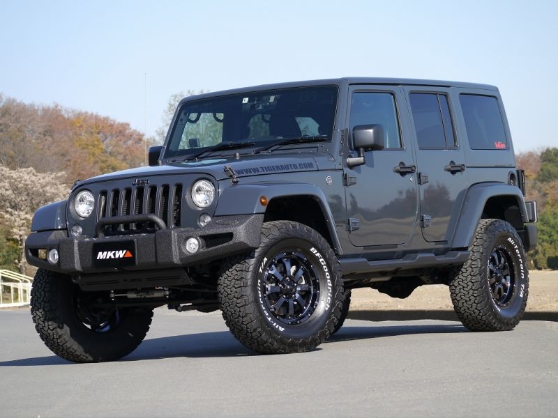 JEEP（ジープ）JKラングラーのカスタムレンタカー：MKWアルミ×JAOSバンパー×LINE-X塗装！