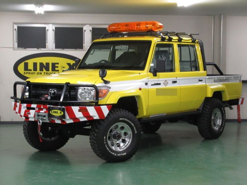ランドクルーザー70（ランクル79ピックアップ）道路公団委託パトカー、本格実用派カスタム！荷台は塗装式ベッドライナーLINE-X！