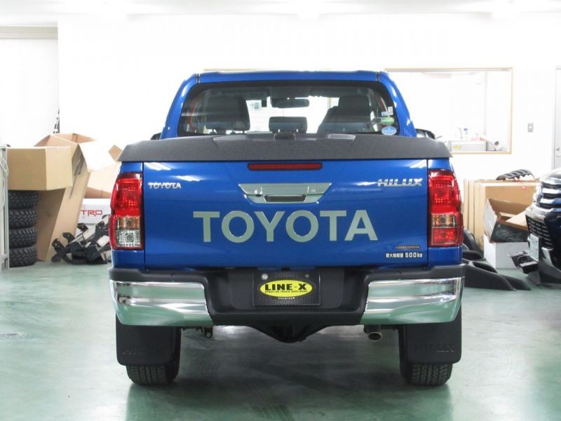 新型ハイラックス 荷台の純正オプション【TRDハードトノカバー付】車両 