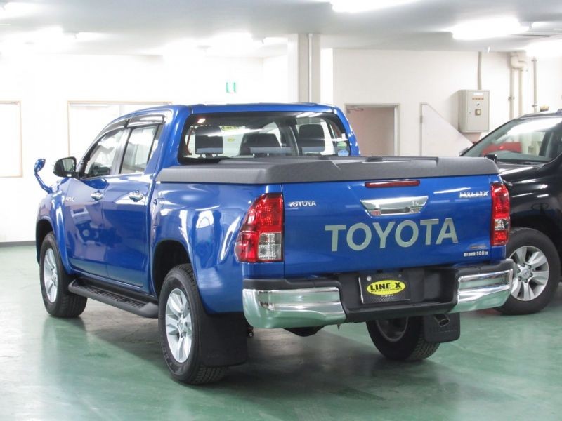 新型ハイラックス 荷台の純正オプション【TRDハードトノカバー付】車両 