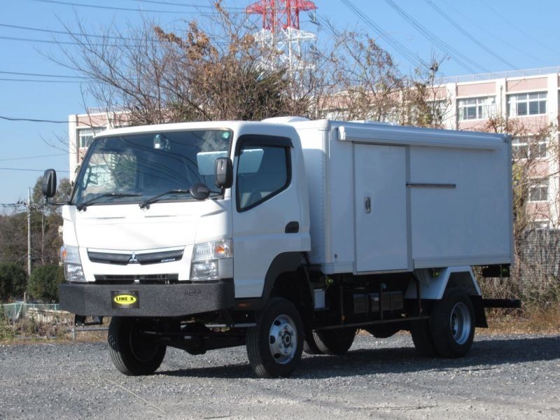 『三菱ふそう キャンター トラック』キャンピング仕様車にも【LINE-X】でカスタム！