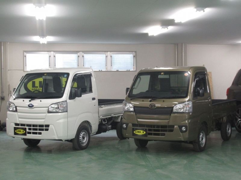 軽トラックの荷台保護にLINE-X塗装！ハイゼット＆サンバー（ダンプ）同時入庫で2ショット♪2台を比較してみます♪