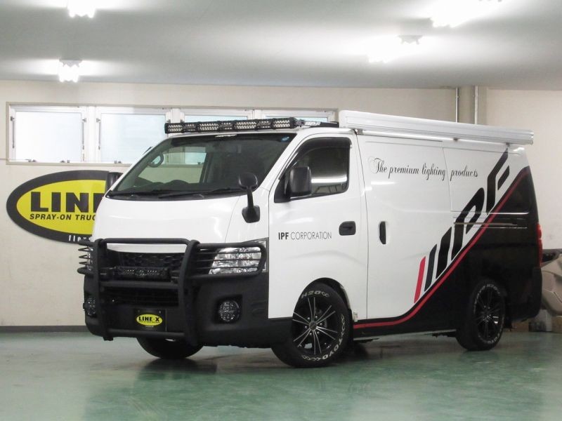 『IPF』NV350キャラバン カスタムデモカー、LINE-X塗装でオフロードテイストに一新！
