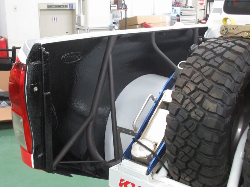 チーム JAOS ハイラックス LINEX塗装サポート チーム JAOS ハイラックス LINEX塗装サポート