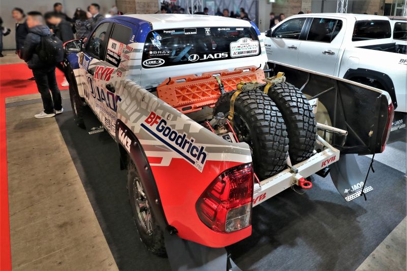 ジャオス ハイラックスレボ ラリーカー クオータ内側を強度アップにLINE-X塗装施工 ジャオス ハイラックスレボ ラリーカー クオータ内側を強度アップにLINE-X塗装施工