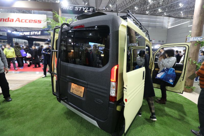 ホンダアクセス N-van アウトドアカスタムLINE-X塗装 ホンダアクセス N-van アウトドアカスタムLINE-X塗装